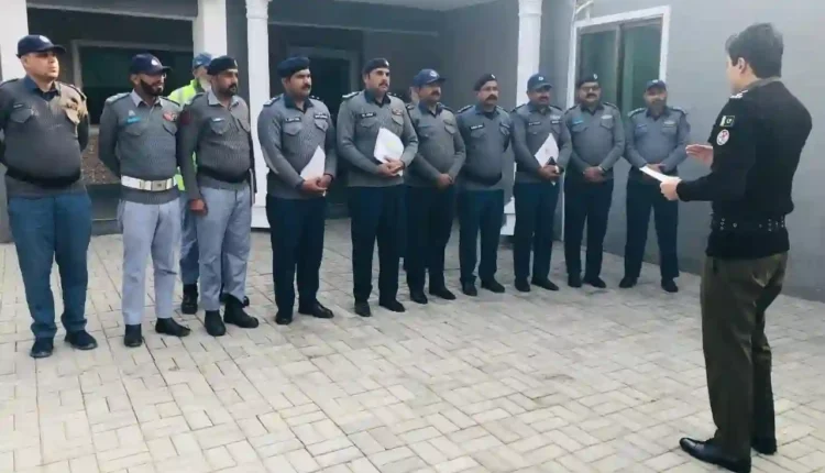 ٹریفک وارڈن ساہیوال